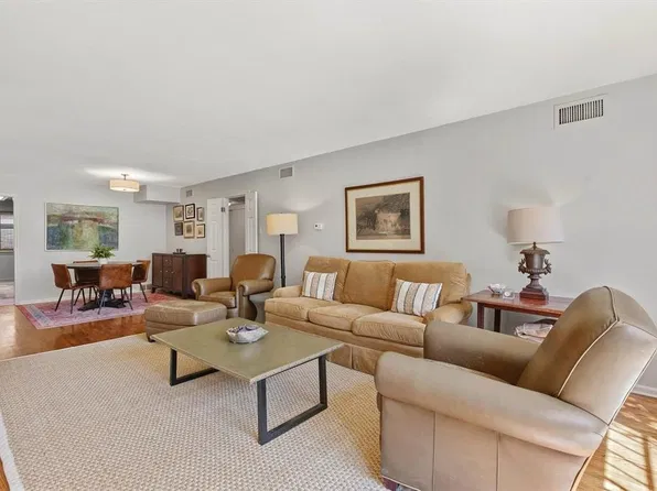 4400 Poplar Ave APT 5, Memphis, TN 38117