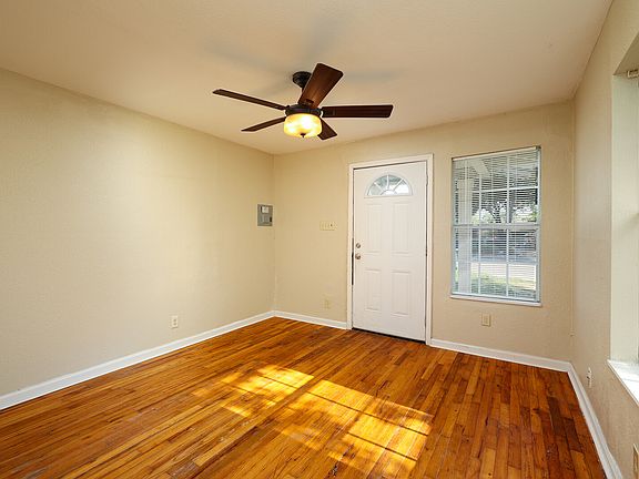 4th image of 656 W Harlan Ave