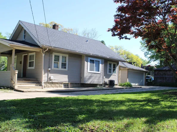 421 Summit St, Rockford, IL 61107