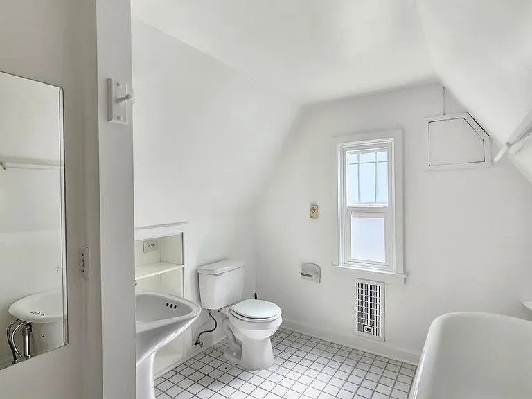 1922 E 18th Ave — Photo 36