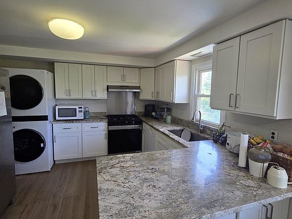 4th image of 360 New York Ave APT 2