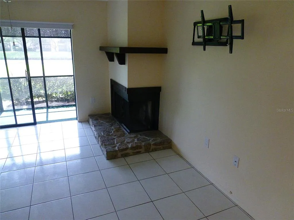 2 bed, 2.0 bath, 1094 sqft, $1,745 — Photo 4