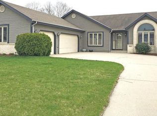 2837 Emslie Dr, Waukesha, WI 53188