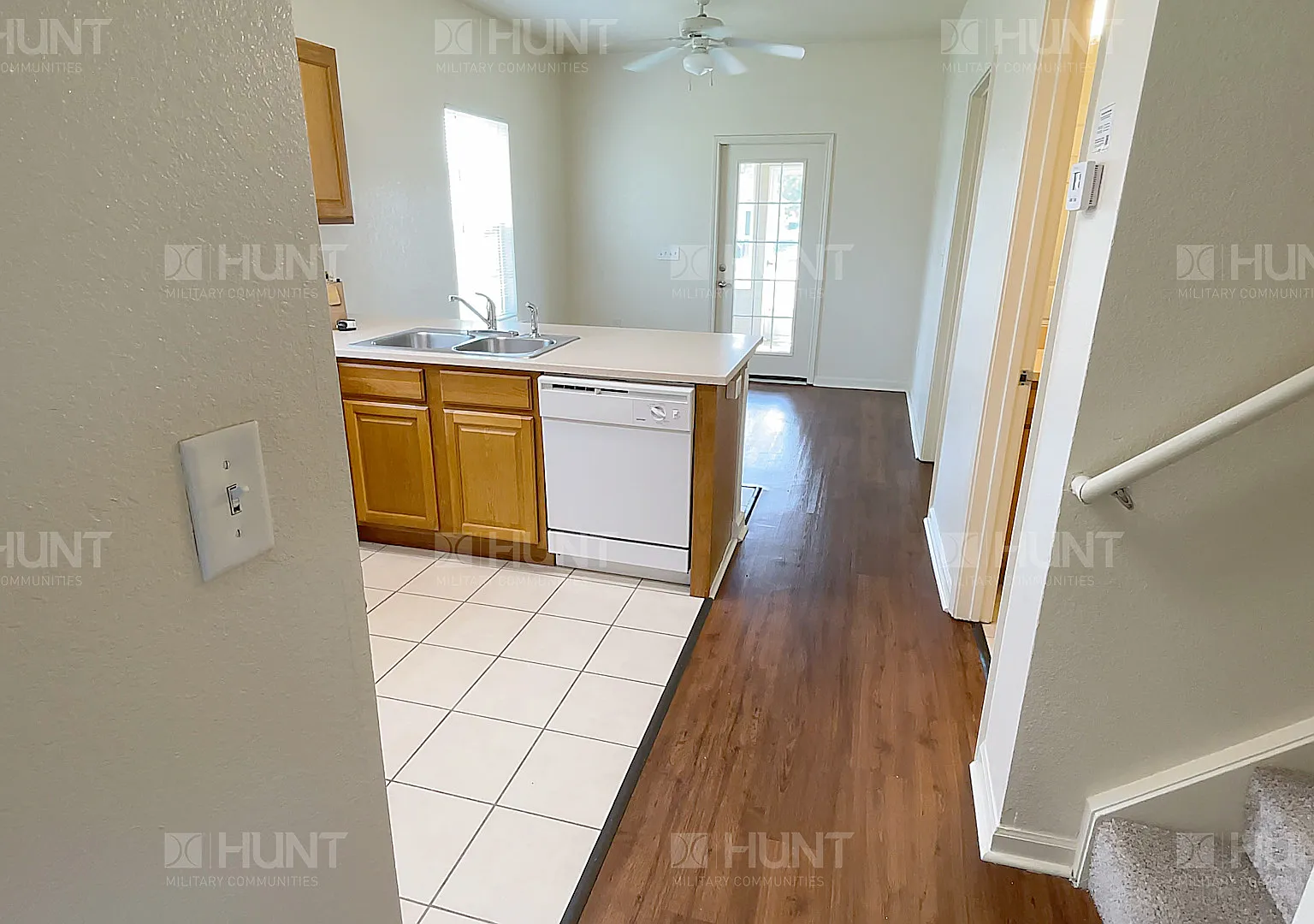 3 bed, 2.5 bath, 1724 sqft, $2,004 — Photo 3