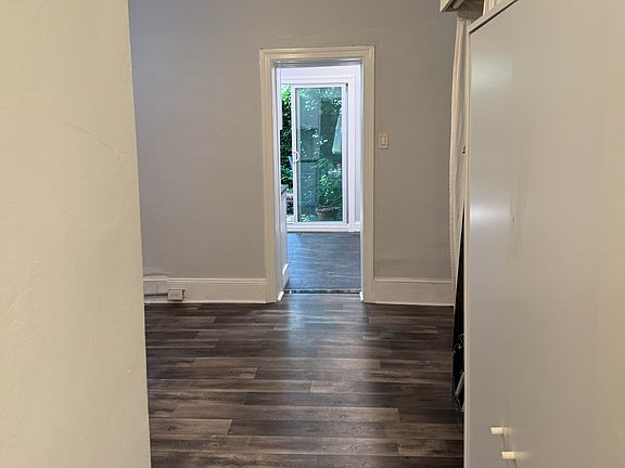 3rd image of 828 Corinthian Ave #1