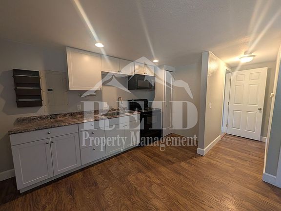 3rd image of 133 Marion Ave N APT G