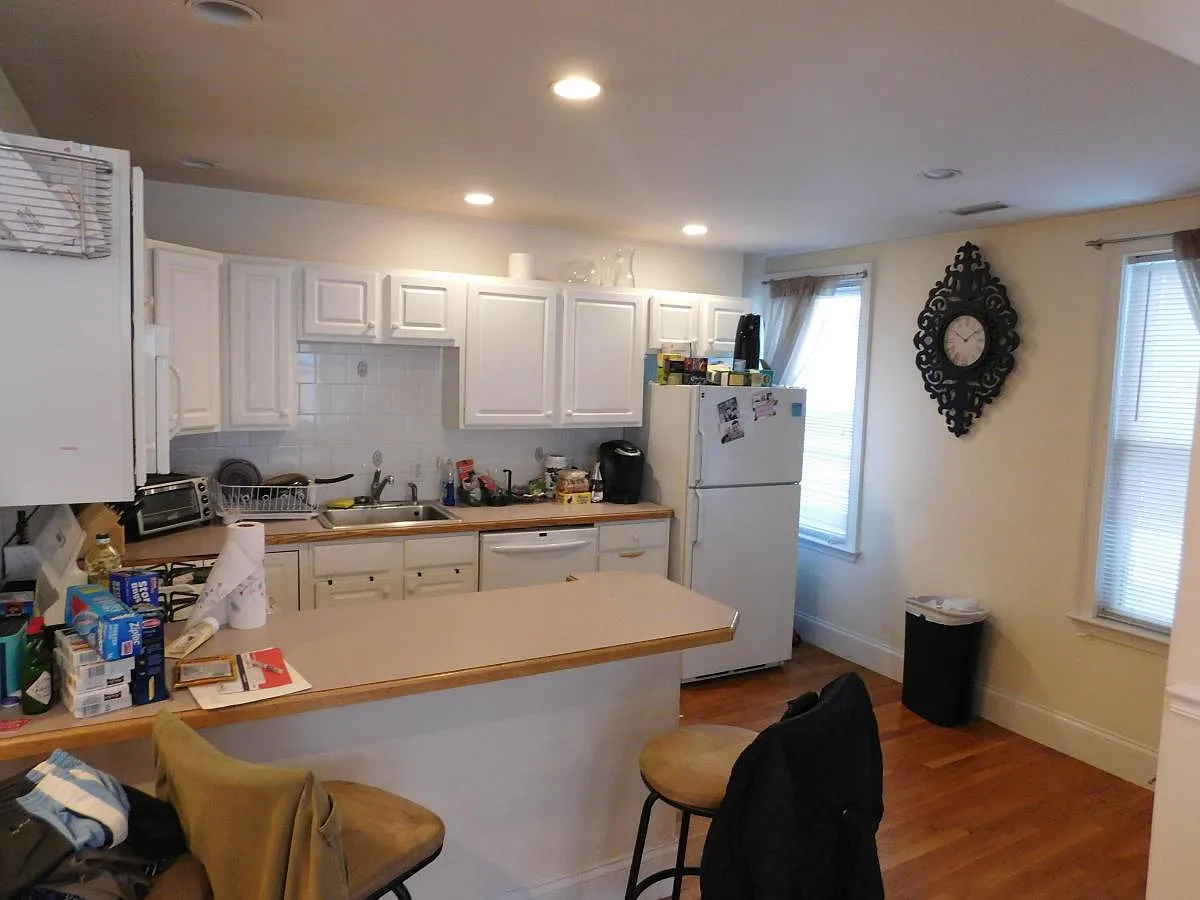 303 W 3rd St — Photo 2
