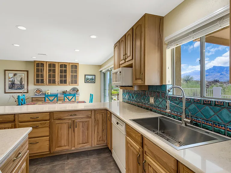 10380 N Hacienda Hermosa Dr — Photo 22
