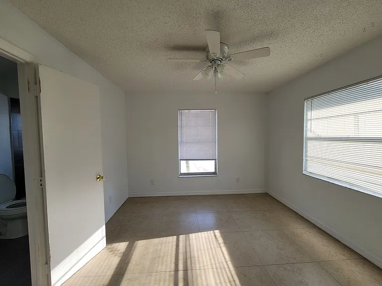 702 SE 47th St #3 — Photo 17