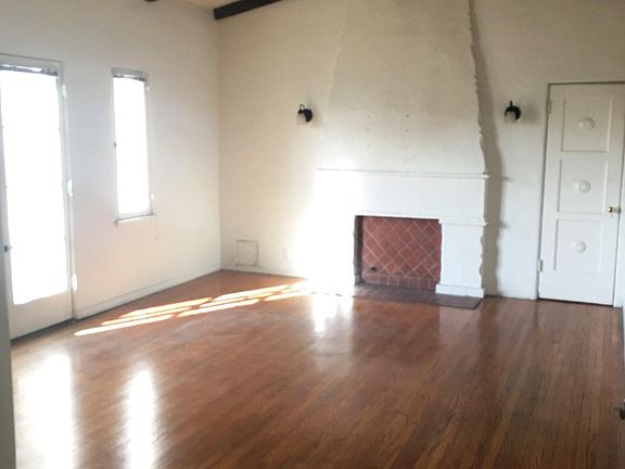 3rd image of 622 1/2 N Plymouth Blvd