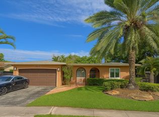 9313 NW 24th Pl, Pembroke Pines, FL 33024