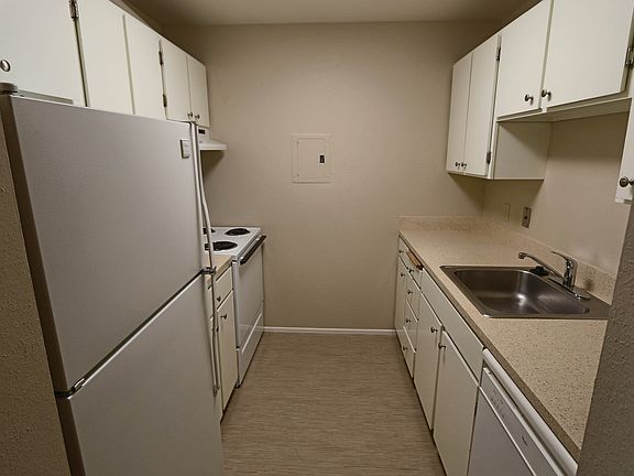 5th image of 2820 15th Ave W APT 302