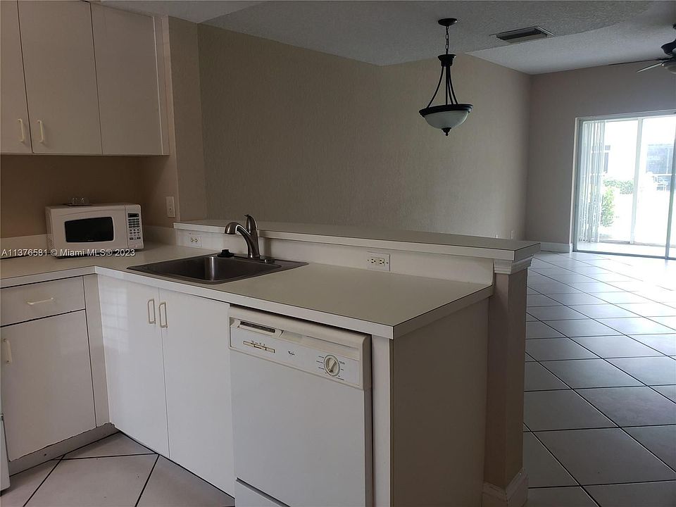 1st image of 44 Simonton Cir #44