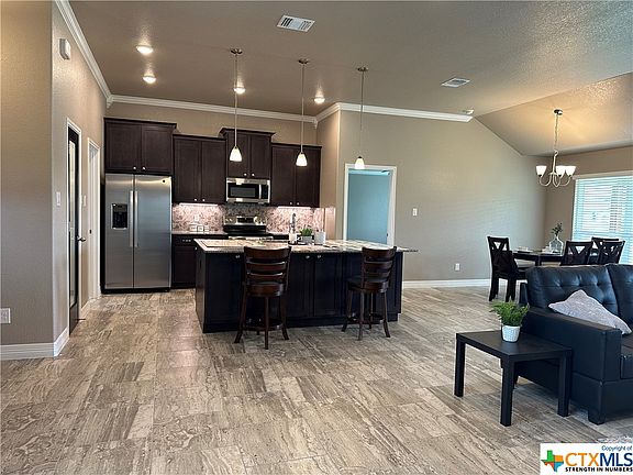 4th image of 707 Willow Dr