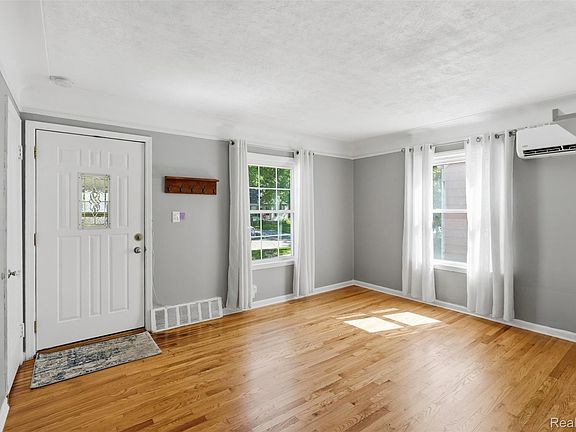 3rd image of 26357 Eton Ave