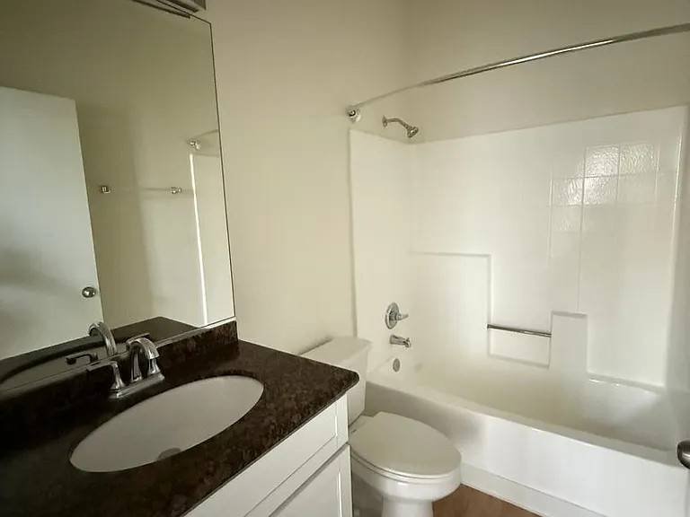 Perfectly situated 2 bedroom and 2 bathroom ! — Photo 18