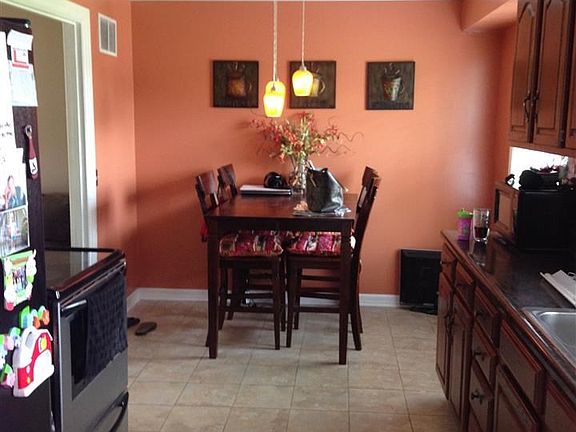 3rd image of 247 Iroquois Dr