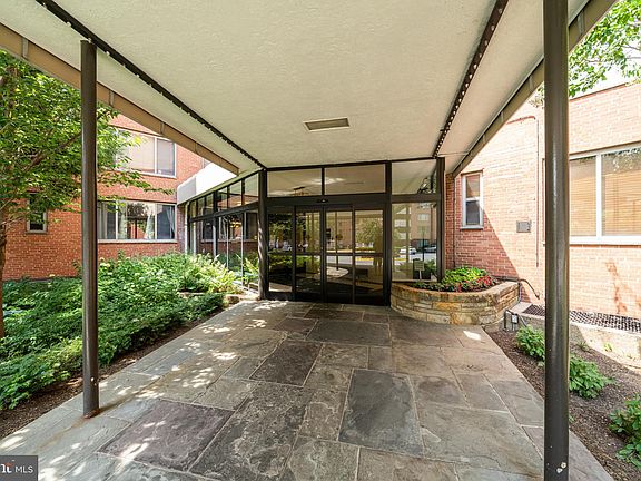5th image of 1121 Arlington Blvd APT 631