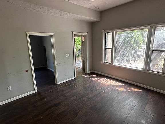 2nd image of 2911 Lincoln Ave