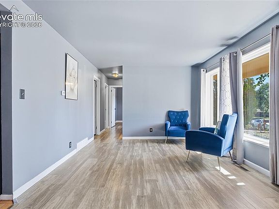 5th image of 213 Jasper Dr