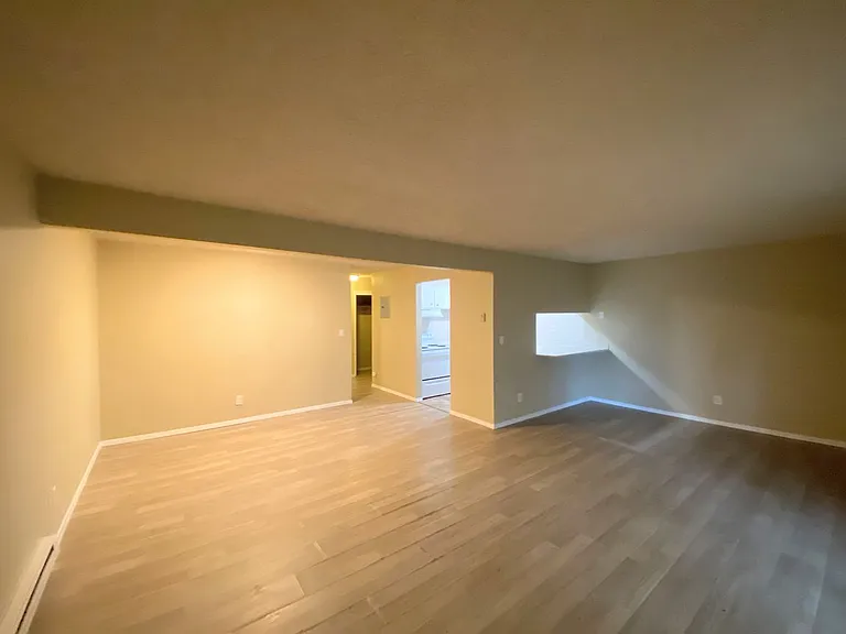 Clover Creek Apartments — Photo 3