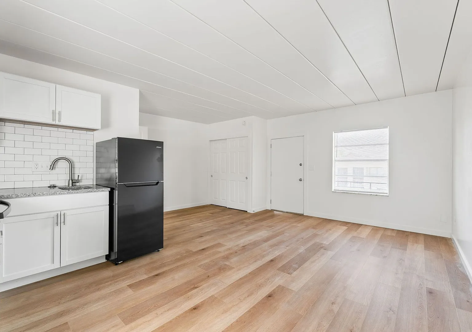 7382 East Main Street — Photo 3