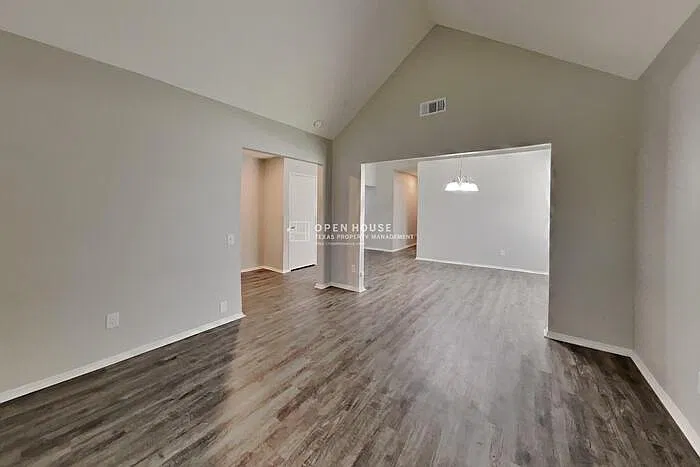 3 bed, 2.0 bath, 1380 sqft, $1,975 — Photo 4