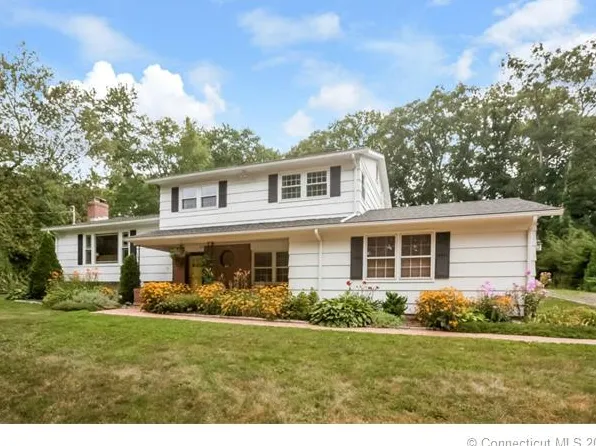 15 Sandra Dr, Branford, CT 06405
