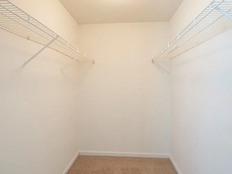 Bridgeport Apartments — Photo 25
