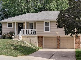2639 NW London Dr, Blue Springs, MO 64015