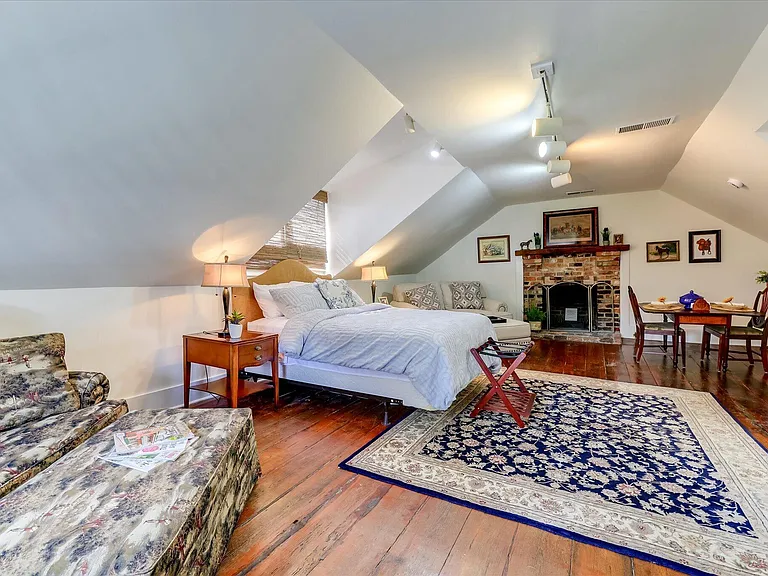241 Laurens St SW #D — Photo 4