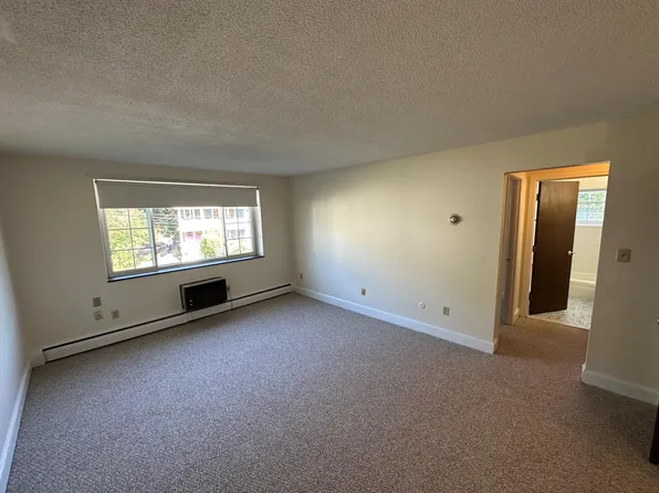 8 Brattle Dr, Arlington, MA