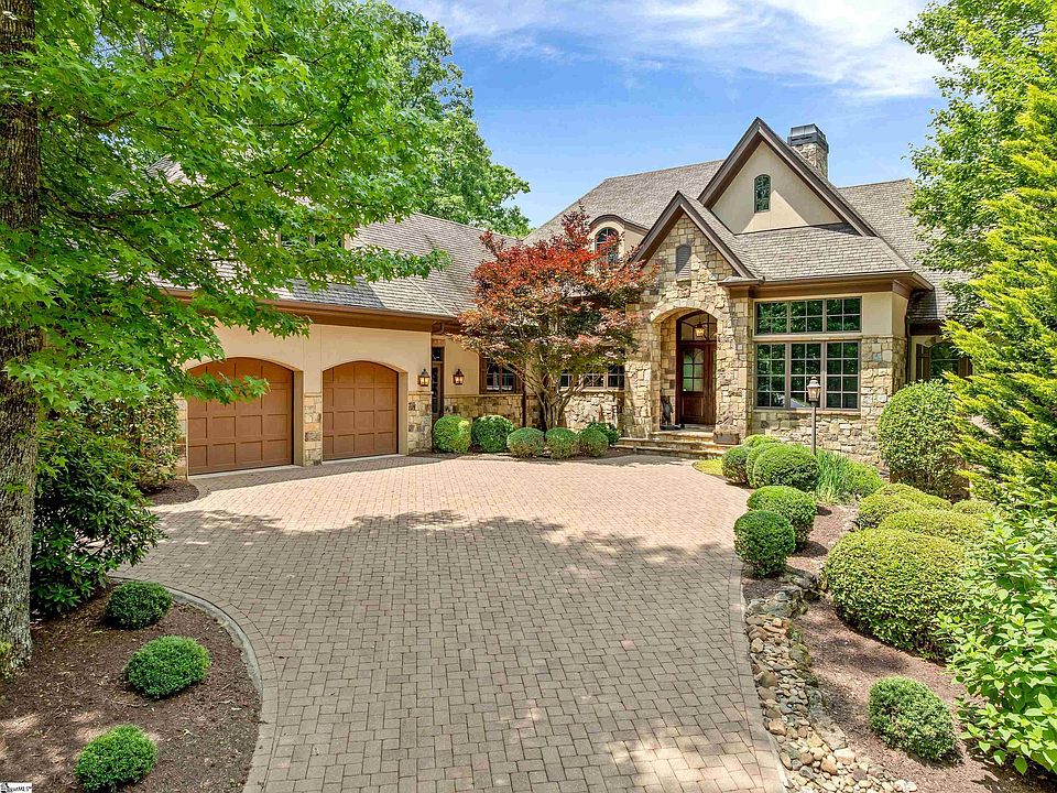 1st image of 24 Lake Hills Ln