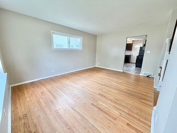 2nd image of 6919-6921 W Brentwood Ave E