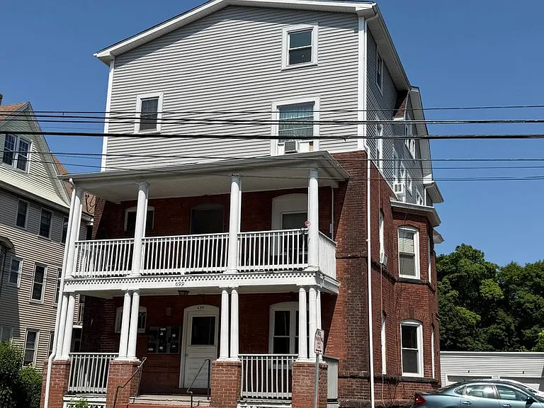 699 Stanley St — Photo 24