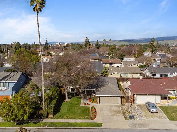 3rd image of 325 Curie Dr