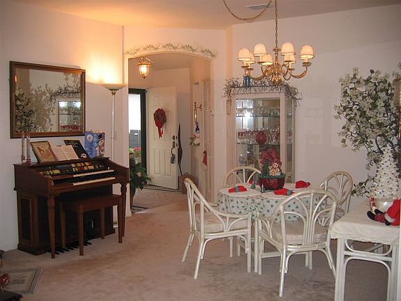 3rd image of 105 Covent Ln