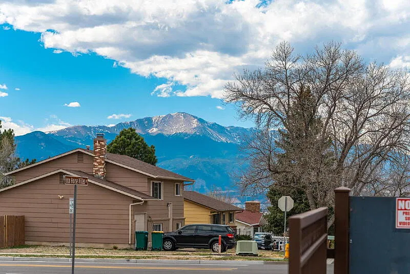3 bed, 2.0 bath, 1982 sqft, $2,050 — Photo 3
