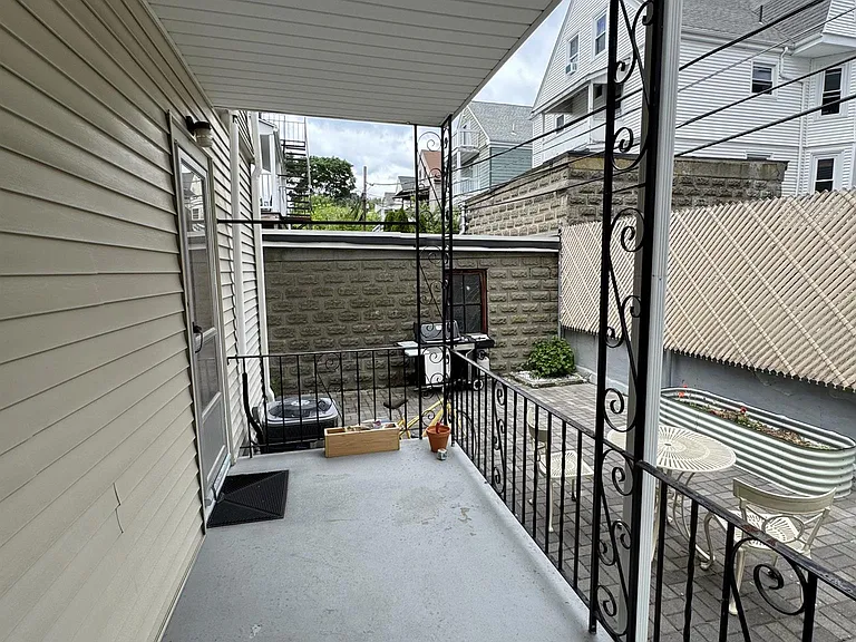1027 Broadway #1 — Photo 11