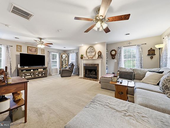 5th image of 2 Sweet Briar Ln