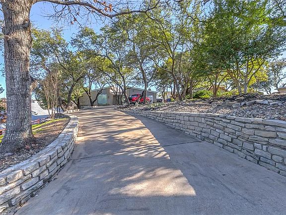 2nd image of 3713 Fairway Dr