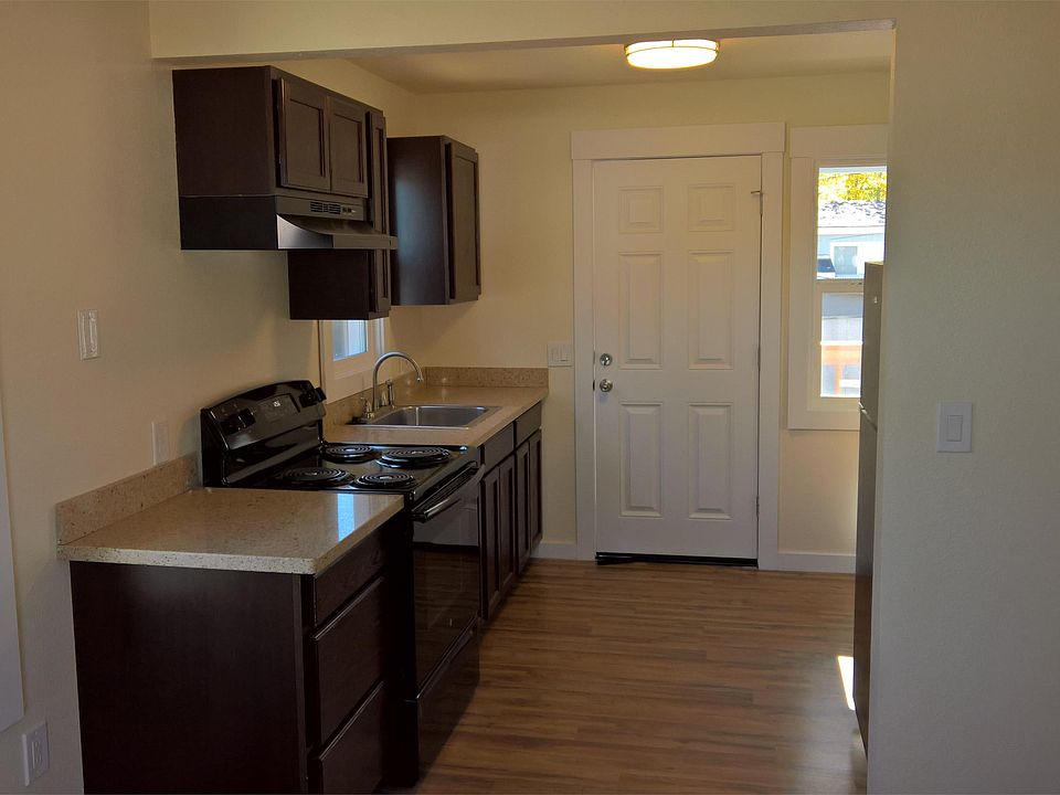 1st image of 4550 Lakeshore Blvd APT 4