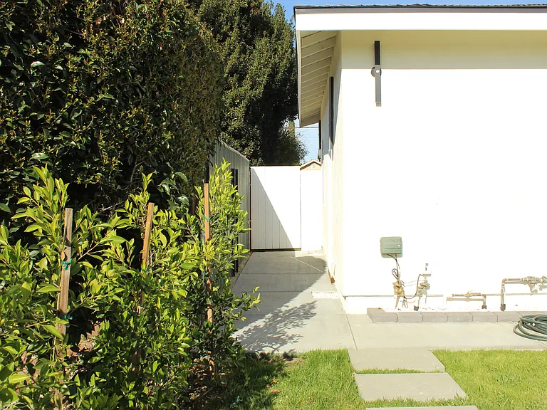 Exterior / Entrance