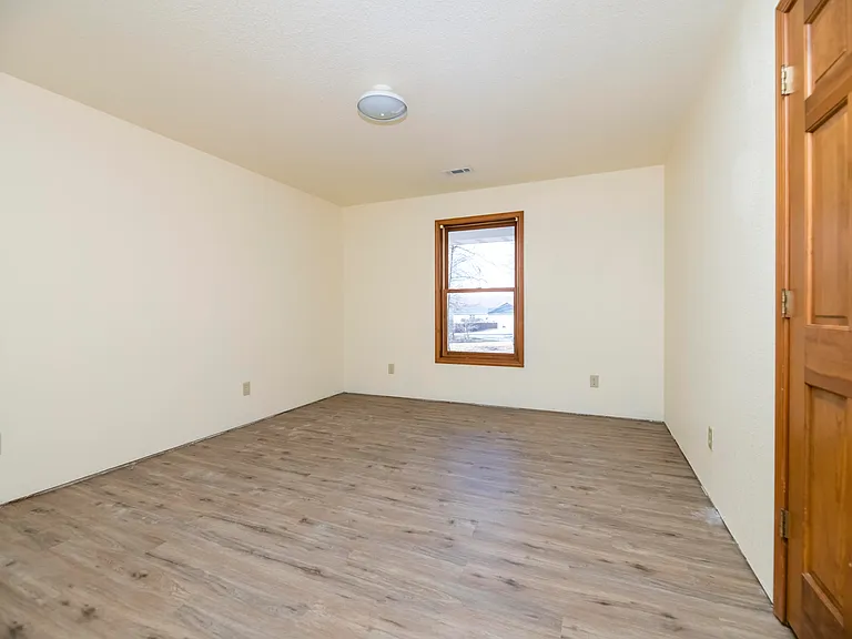 7900 E Saint Charles Rd — Photo 14