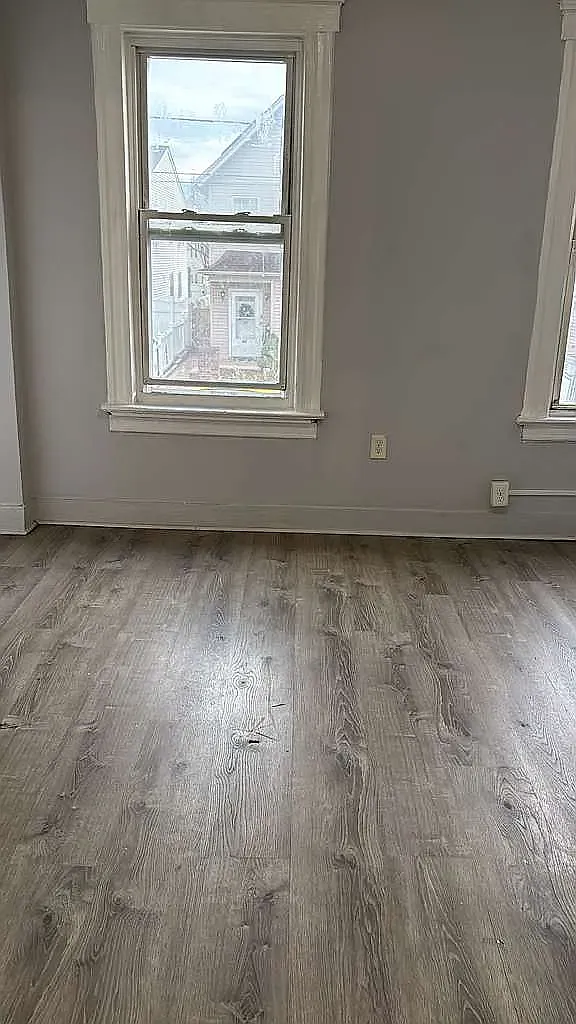 3 bed, 1000 sqft, $2,099 — Photo 2