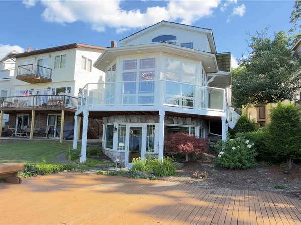 3858 Island Park Dr, Waterford, MI 48329