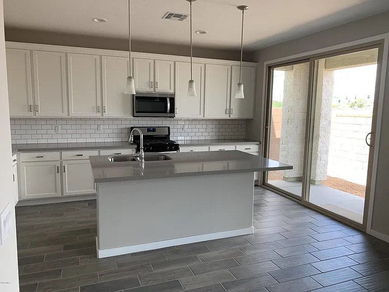 715 N Sparrow Dr — Photo 4