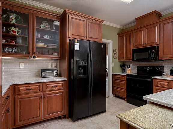 4th image of 8709 Meadowlake Dr