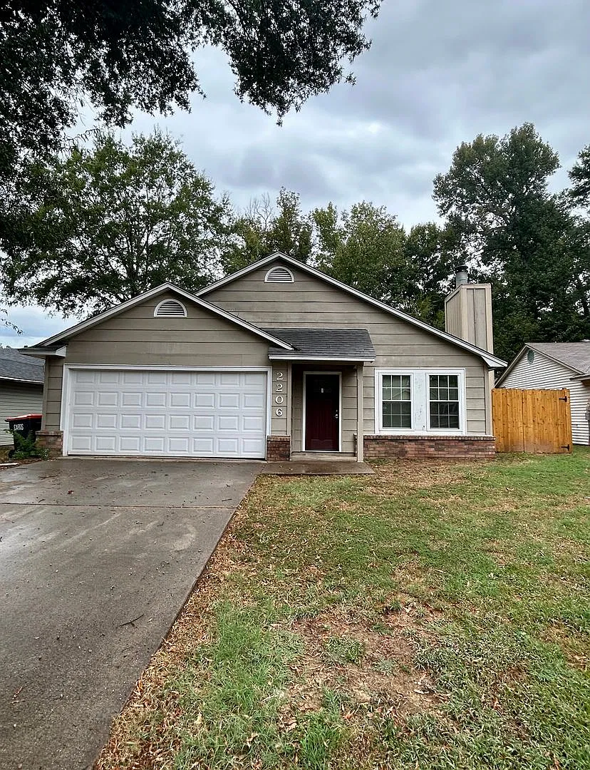 2206 Timberwood Ln — Photo 1