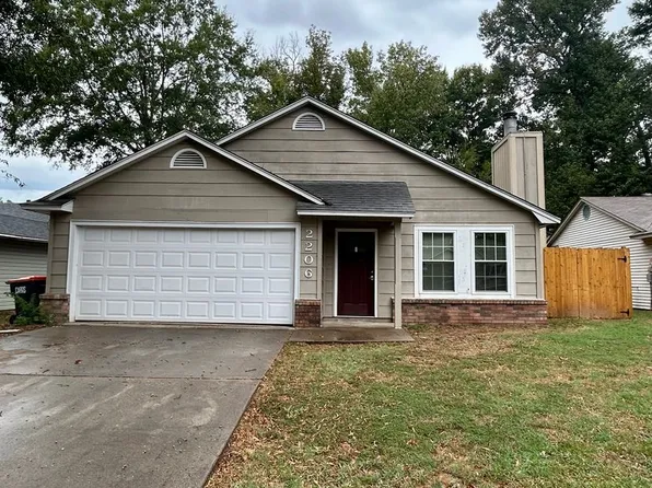 2206 Timberwood Ln, Russellville, AR 72802